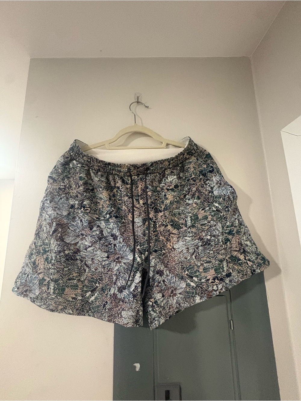 Lululemon Pool Short 5" - Floral Glitch Multi
